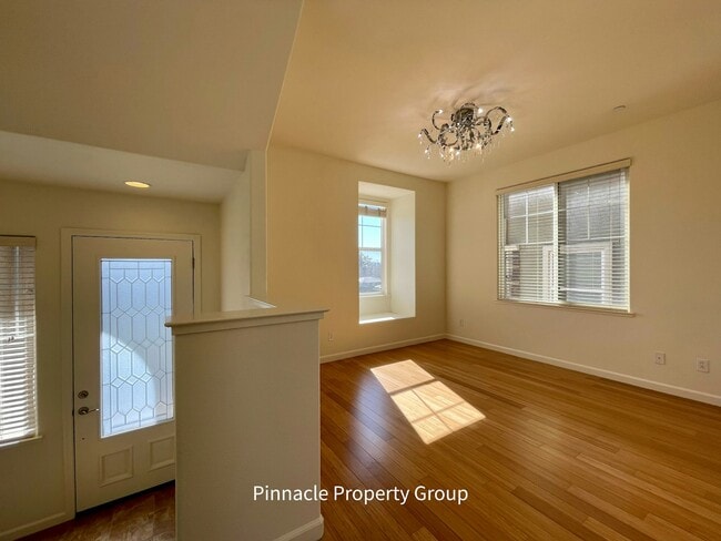 Photo - 500 Brisa Suave Common