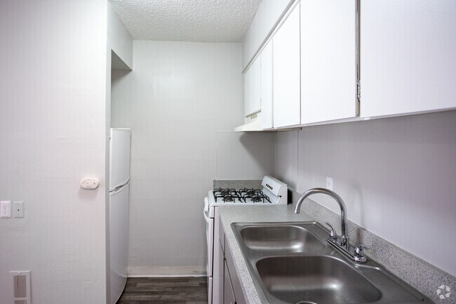 Studio - 420SF