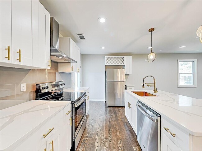 Photo - 492 Elbridge Dr NW