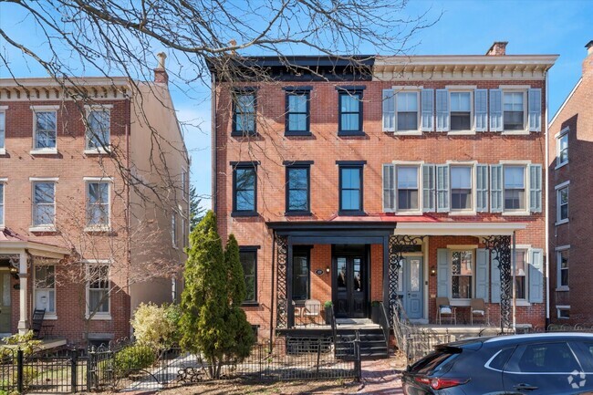 Building Photo - Luxury 2BR/1BA Apartment in the Heart of D... Unit 1