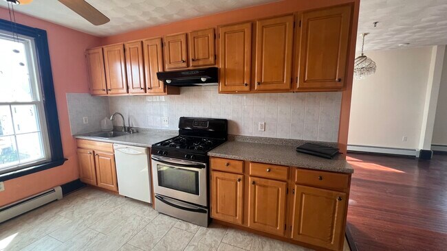 Photo - 15 Locust St Apartments Unit 3