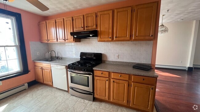 Building Photo - 15 Locust St Unit 3 Rental