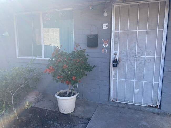 Photo - 575 N Delaware St