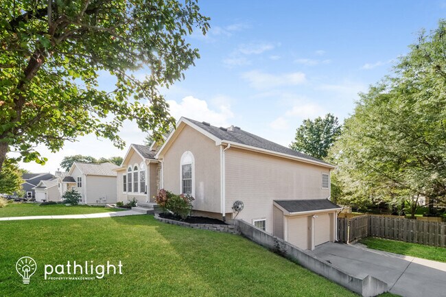 Photo - 715 Holiday Dr