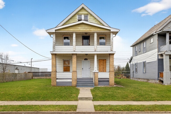 Building Photo - 4118 E 64th St Unit Upper