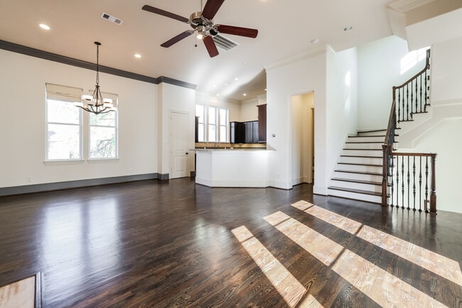 Photo - 2207 Hilshire Glen Ct