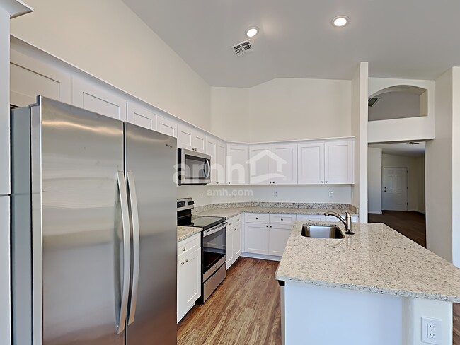 Photo - 15848 W Jefferson St