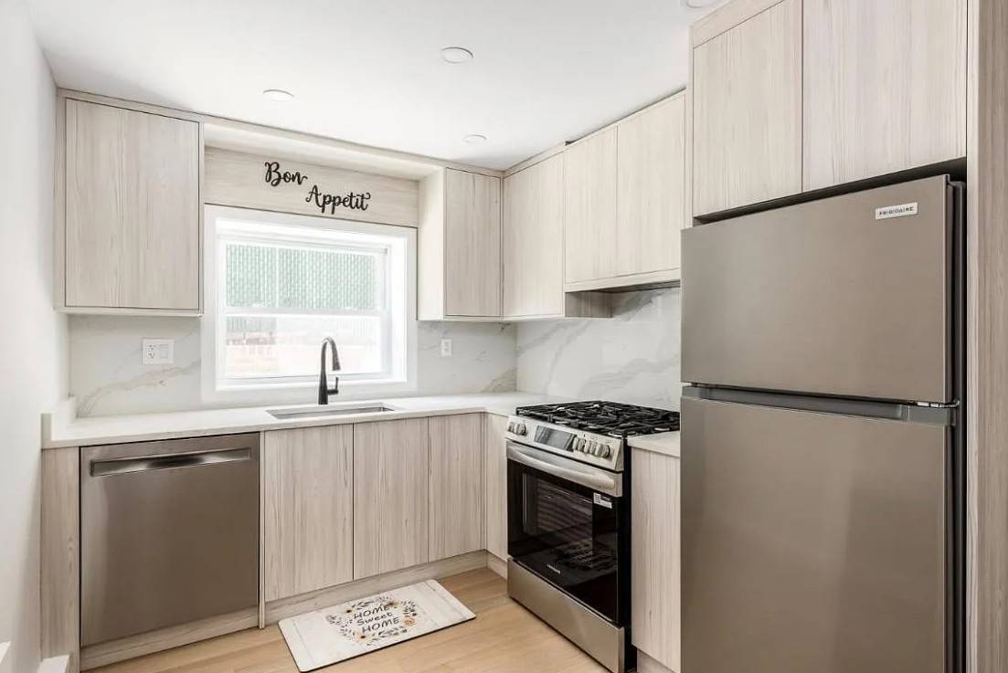 Photo - 208-12 53rd Ave