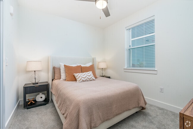 2BR, 2BA - 983SF - Bedroom