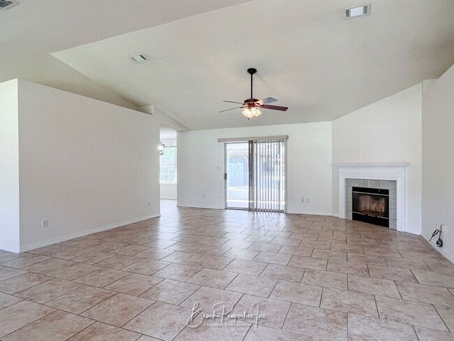 Photo - 2511 Southern Oaks Dr