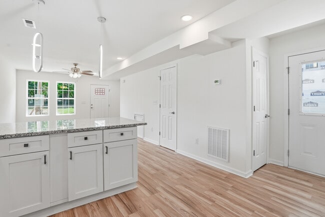 Photo - 516 Singletary St SE