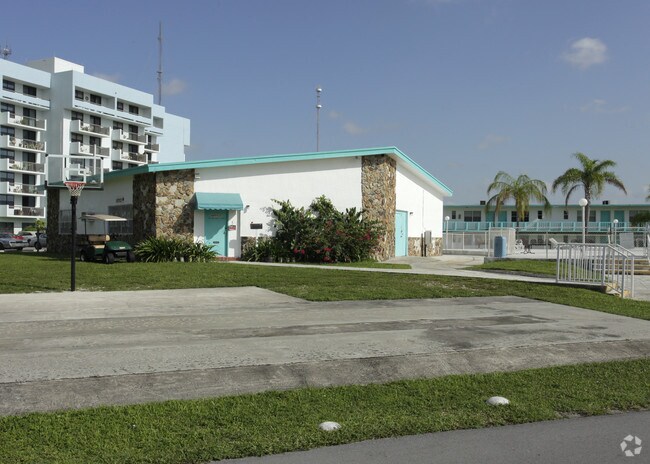 Building - Lake Terraces Apartments