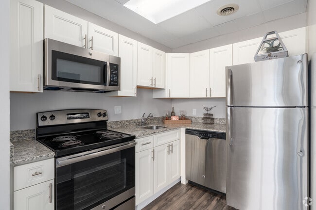 1BR, 1BA - 625SF - Kitchen