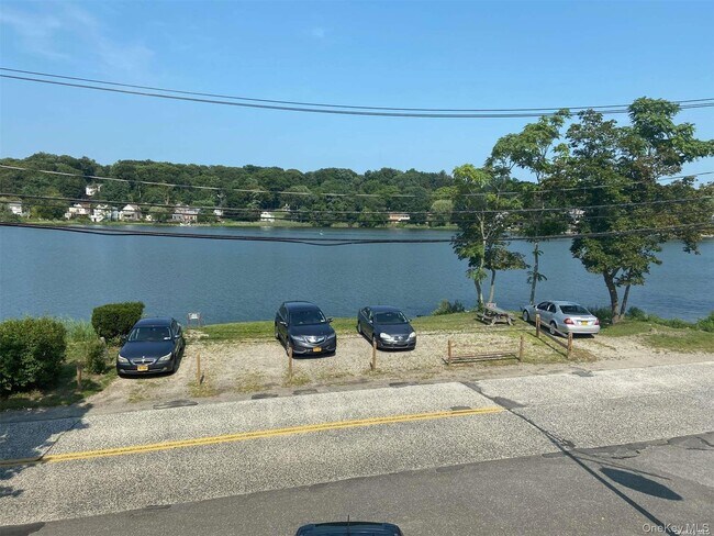 Photo - 51 Centershore Rd