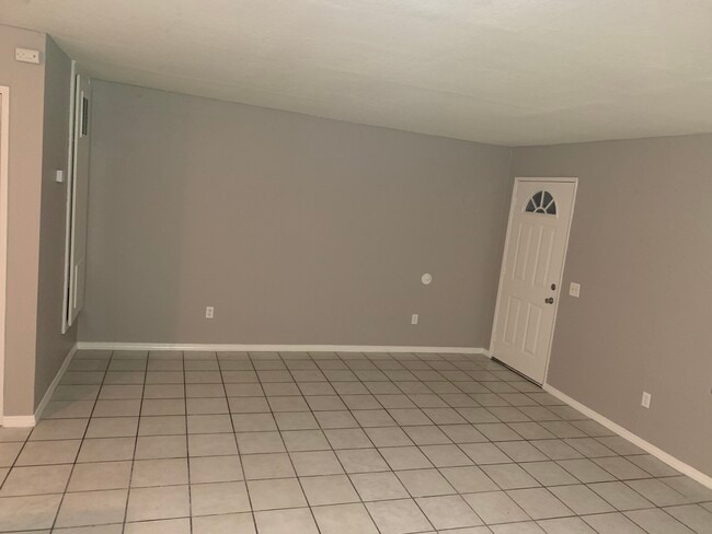 Building Photo - 220 N Hargrave St Unit 1