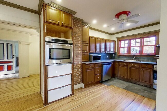 Photo - 711 Union St