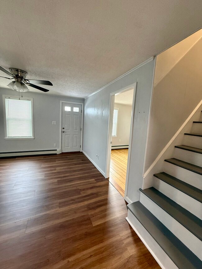 Photo - 1027 Monmouth St