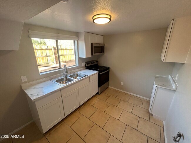 Photo - 1836 E Harvard St Unit B