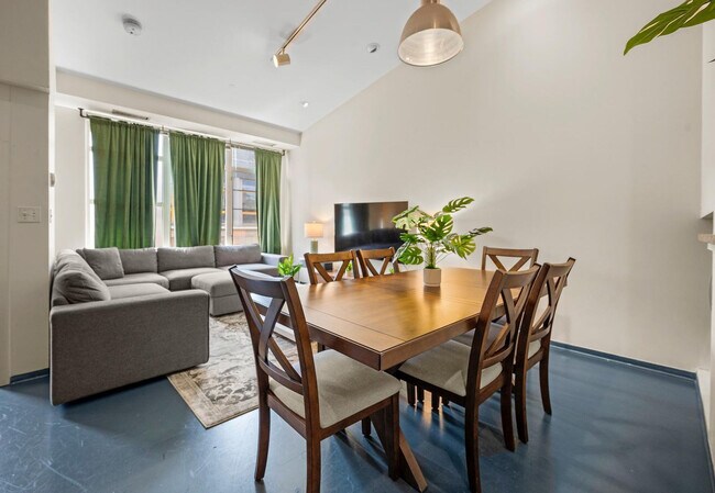 Photo - 160 E Berkeley St Unidad ID1343269P