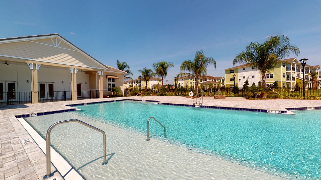 Photo - Mira Crystal Lake Apartments