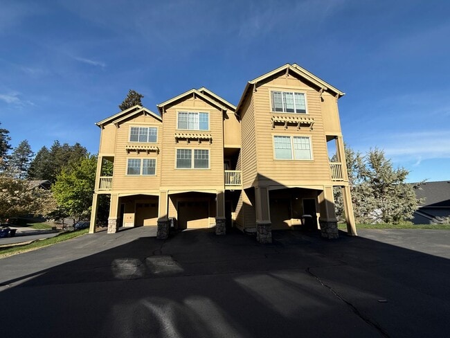 Building Photo - g434 Unit 100