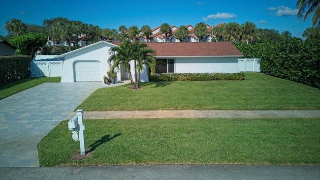 Photo - 2289 Windsor Rd