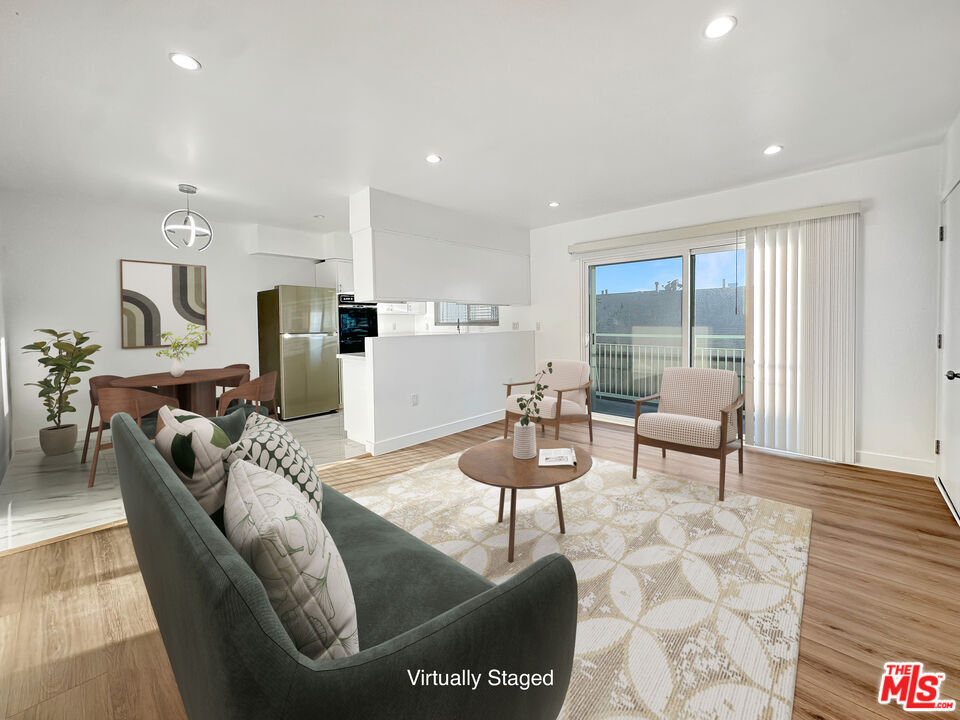 Photo - 220 E Hyde Park Blvd Unit 4