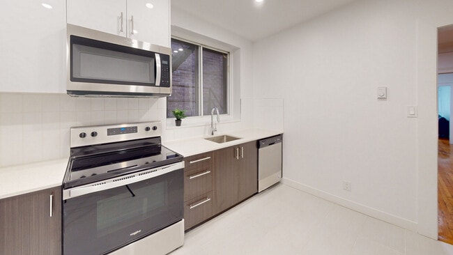 Photo - 5881 Monkland