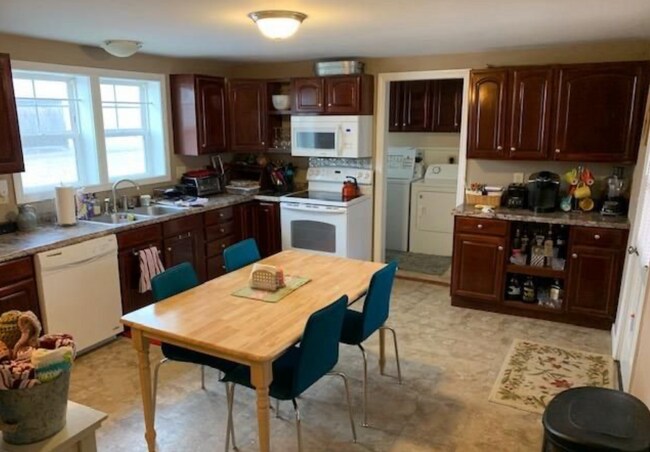 Photo - 414 Russell St