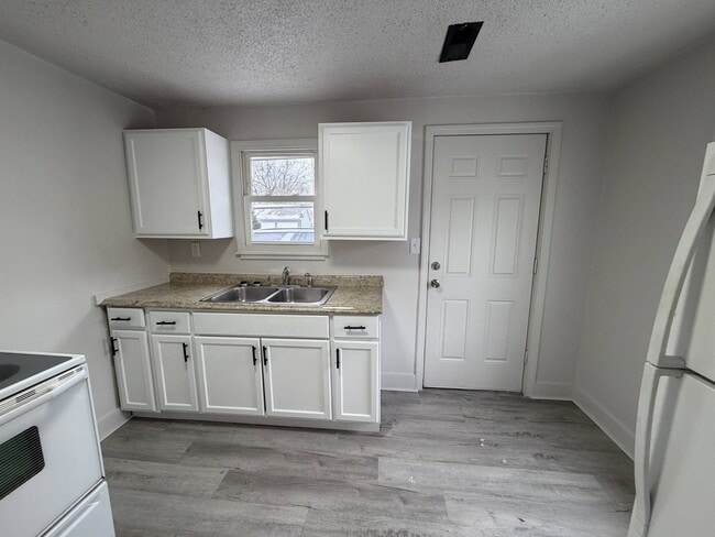 Photo - 758 Dryden Rd