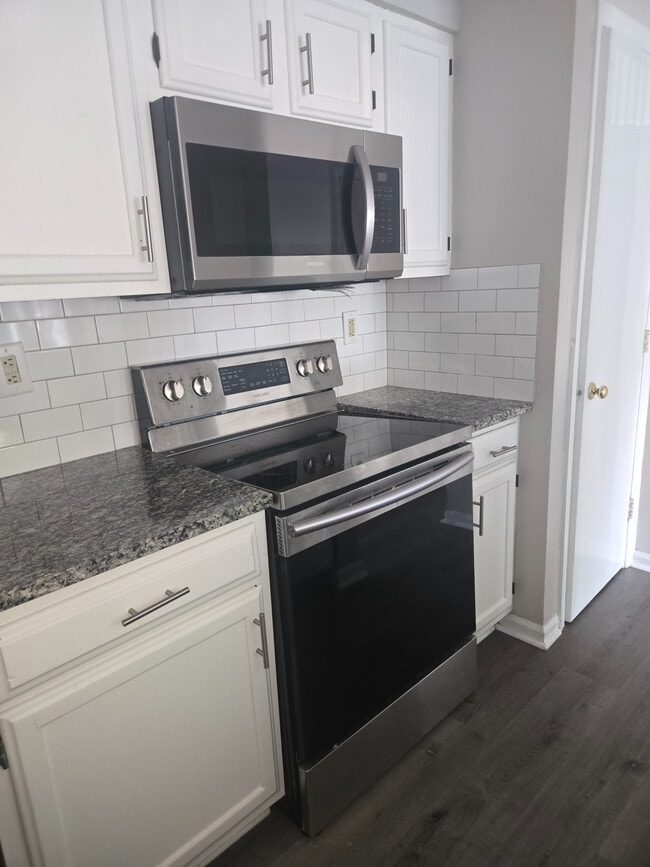 Photo - Room in Apartment on Arlyn Cir