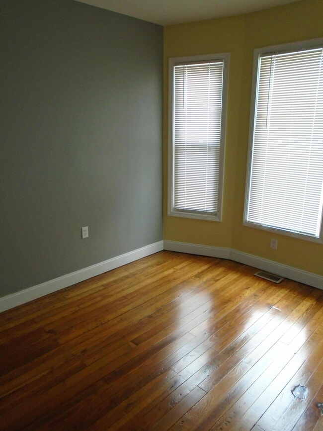 Photo - 253 Custer St