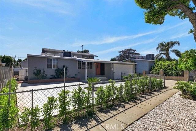 Building Photo - 7865 Cantaloupe Ave