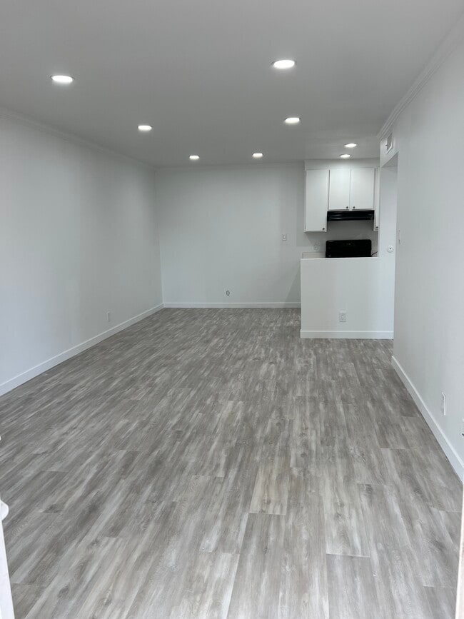 Photo - 21000 Parthenia St Unidad 22 Rental