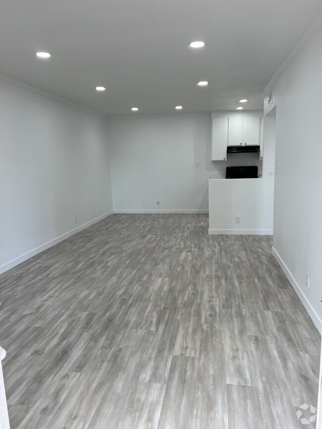 Building Photo - 21000 Parthenia St Unit 22 Rental