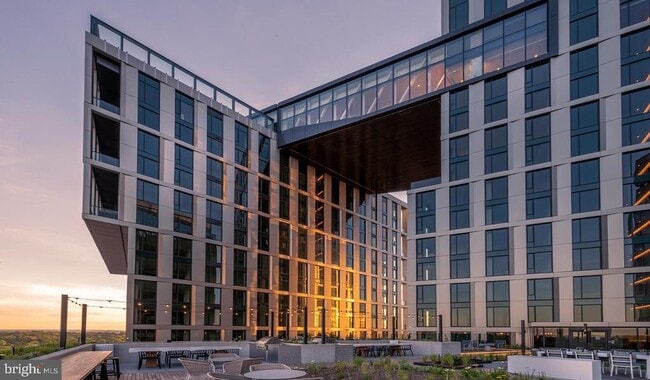 Building Photo - 4710 Elm St Unit 2B-W-0707