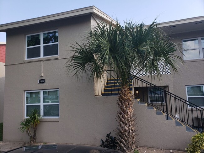 Building Photo - m56901 Unit 5690 Tomoka Drive #107