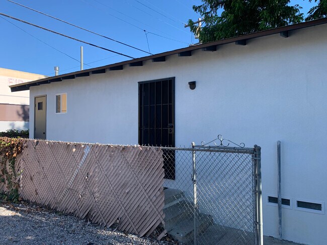 Photo - 4037 Van Dyke Ave Unidad B