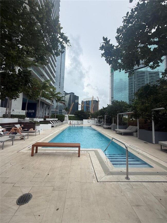 Building Photo - 1300 Brickell Bay Dr Unit 707