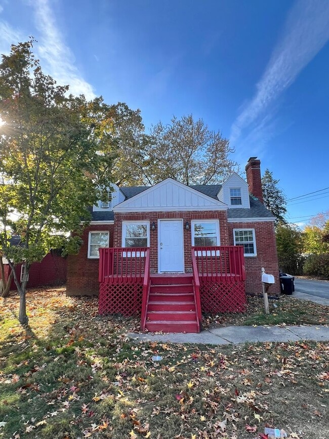 Photo - Pennington Rd, Ewing, NJ – 6BR / 2BA. Large single-family home near TCNJ with spacious driveway