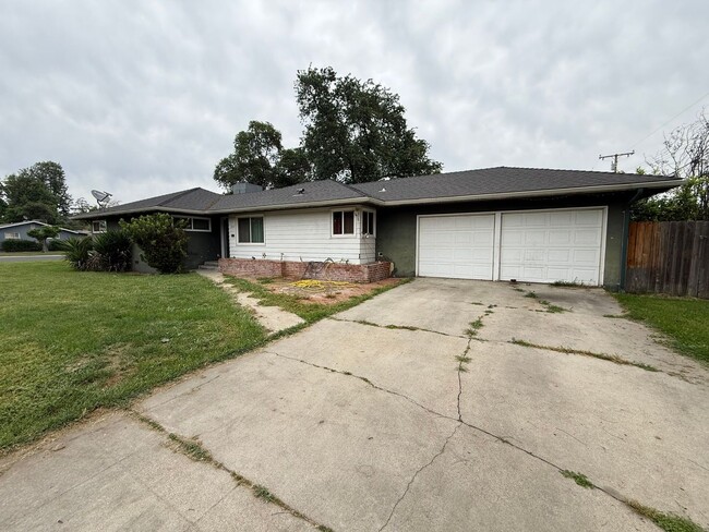 Building Photo - SW Visalia home on a corner lot available soon