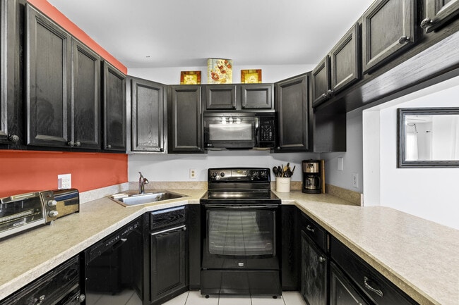 Building Photo - 1004 Green Pine Blvd Unit A1