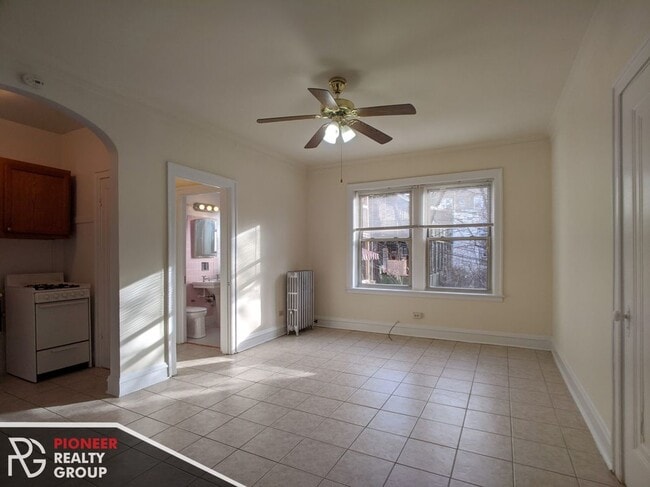 Photo - 2536 N Sawyer Ave Unidad 306