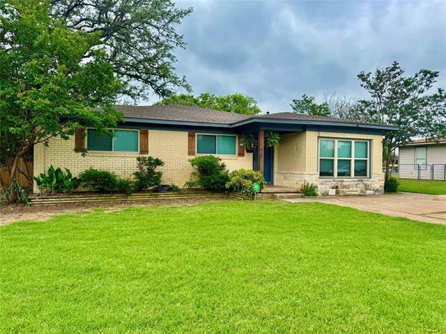 Photo - 611 Crestview Dr