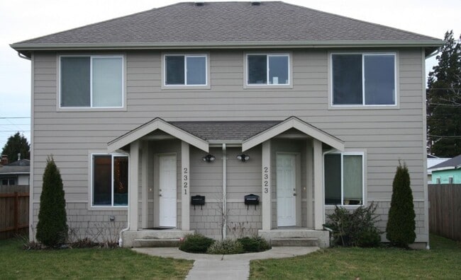 Building Photo - 2323-2323 Lincoln St