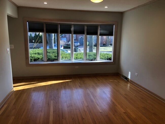 2004 Milton Ave