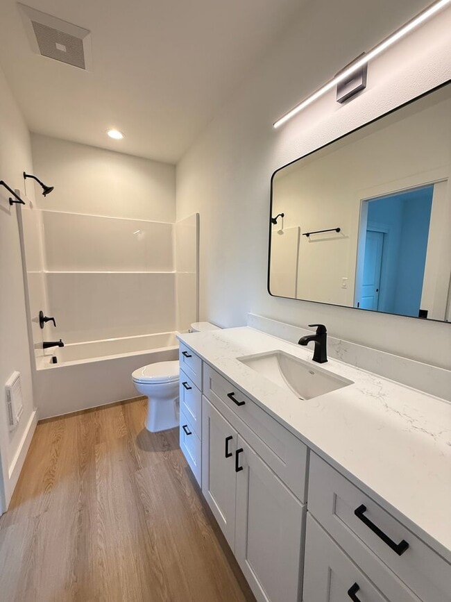 Photo - Brand New Modern 2 Bed/ 1 Bath Triplex - Larkspur