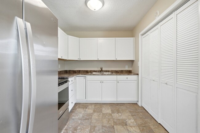 Photo - 304 W Pine St