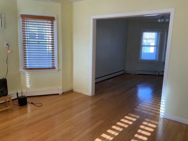 Photo - 830 Valley St