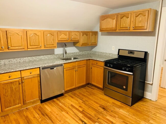 Building Photo - 38 Concord St Unit 3rd Fl